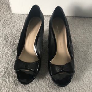 *Super Cute* Black Open Toe Wedge sandals w/ BOWS